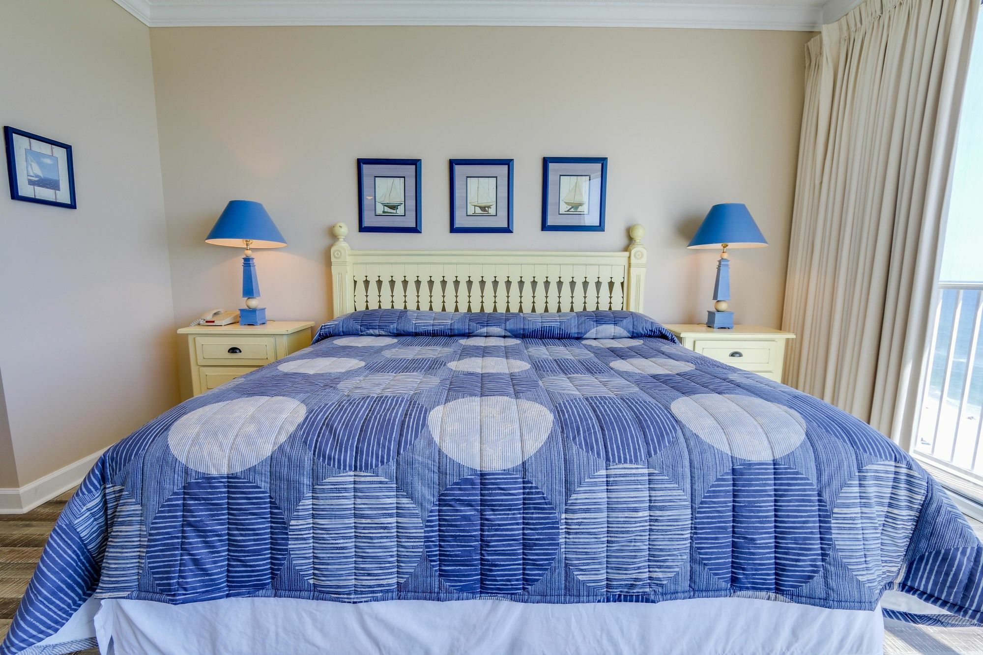 Boardwalk By Book That Apartment *