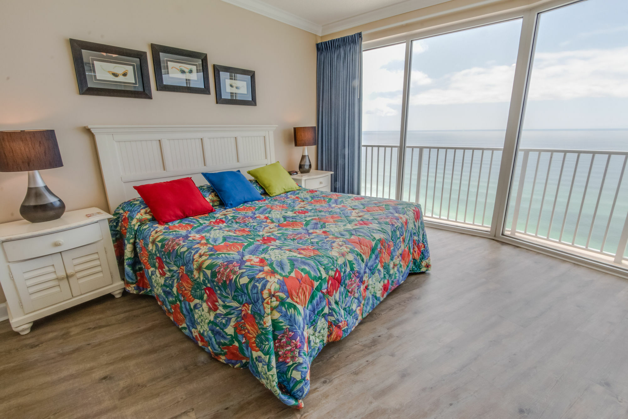 Apartment Boardwalk By Book That *